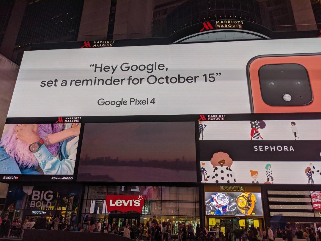Google 大方秀出 Pixel 4 新色打廣告(圖/翻攝自 Reddit)