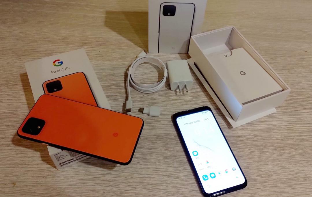Pixel 4盒裝內容物。此次無附贈耳機。（圖／記者劉惠琴攝）