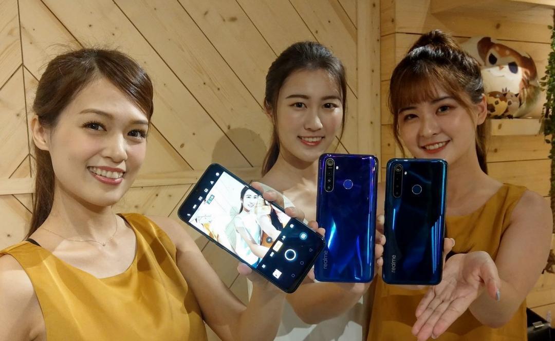 搭載四鏡頭的中階新機realme 5 Pro，內建4035mAh大電量電池，單機售價7,490元，預計11月1日在台上市。 （圖／記者劉惠琴攝）