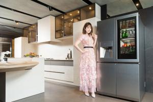 LG SIGNATURE 旗艦家電走貴婦風!智慧冰箱敲兩下就能透視 LG SIGNATURE 旗艦家電走貴婦風!智慧冰箱敲兩下就能透視