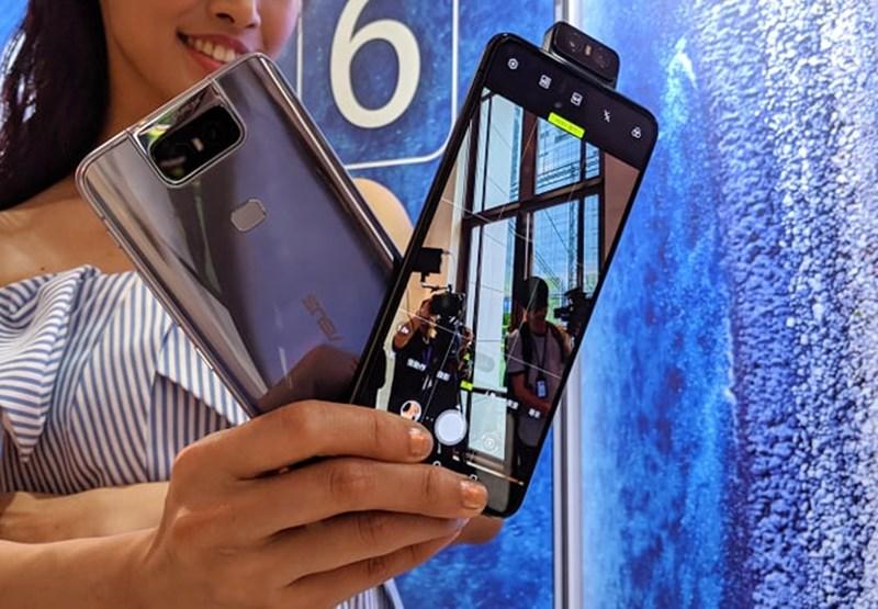 華碩首款翻轉式雙鏡頭 ZenFone 6旗艦手機。(圖/記者劉惠琴攝)