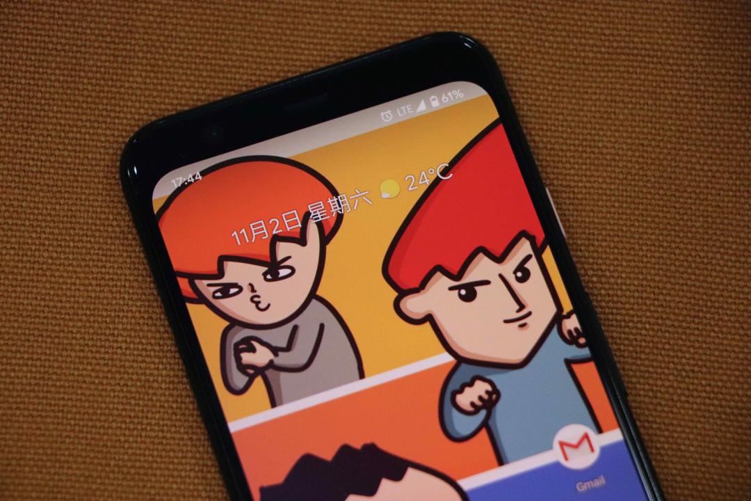 Pixel 4 為了加入感應器、雷達晶片，保留寬額頭的設計。（圖／記者黃肇祥攝）