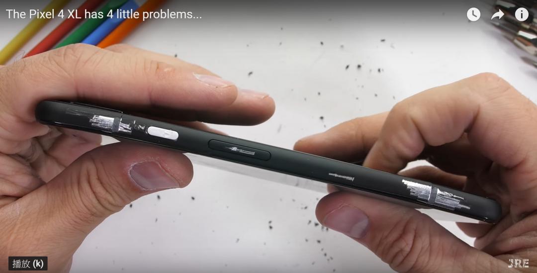 （圖片來源／擷取自 JerryRigEverything  Pixel 4 XL Youtube 影片）