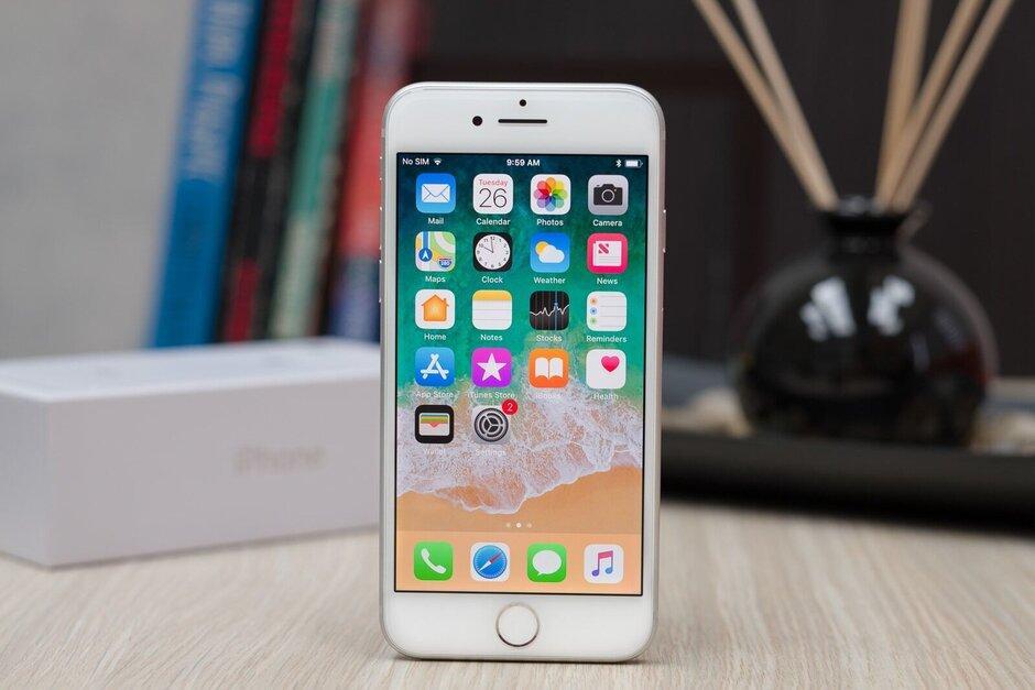傳 iPhone SE 2 採用與 iPhone 8 相似的外觀設計。分析師推估明年二月開始生產、三月推出。（圖／翻攝 PhoneArena）