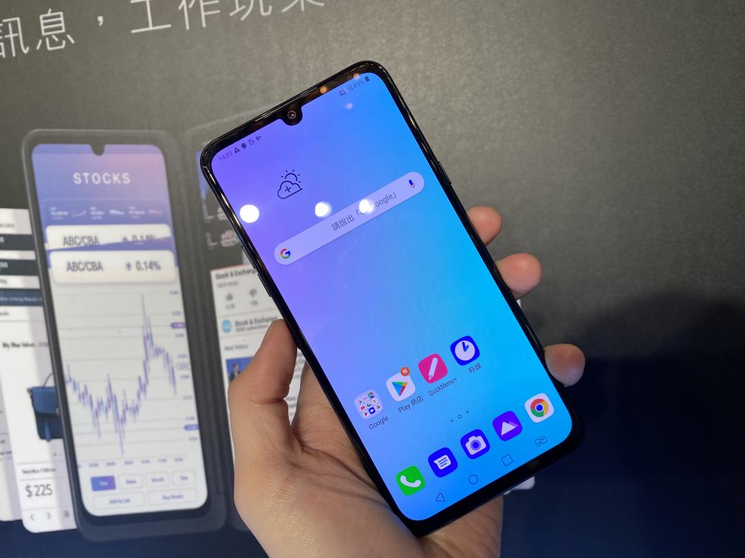 G8X ThinQ 單機的模樣(圖/記者黃敬淳攝)