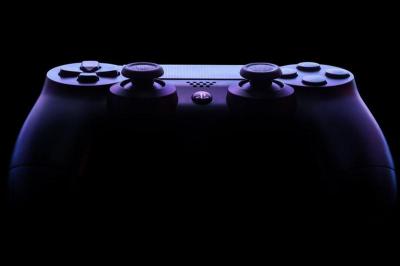 Sony PS5 實機照首曝光！機身驚見巨大「深 V」開孔