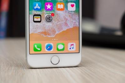 Touch ID 最快明年回歸?傳新 iPhone 有望搭螢幕下指紋 Touch ID 最快明年回歸?傳新 iPhone 有望搭螢幕下指紋