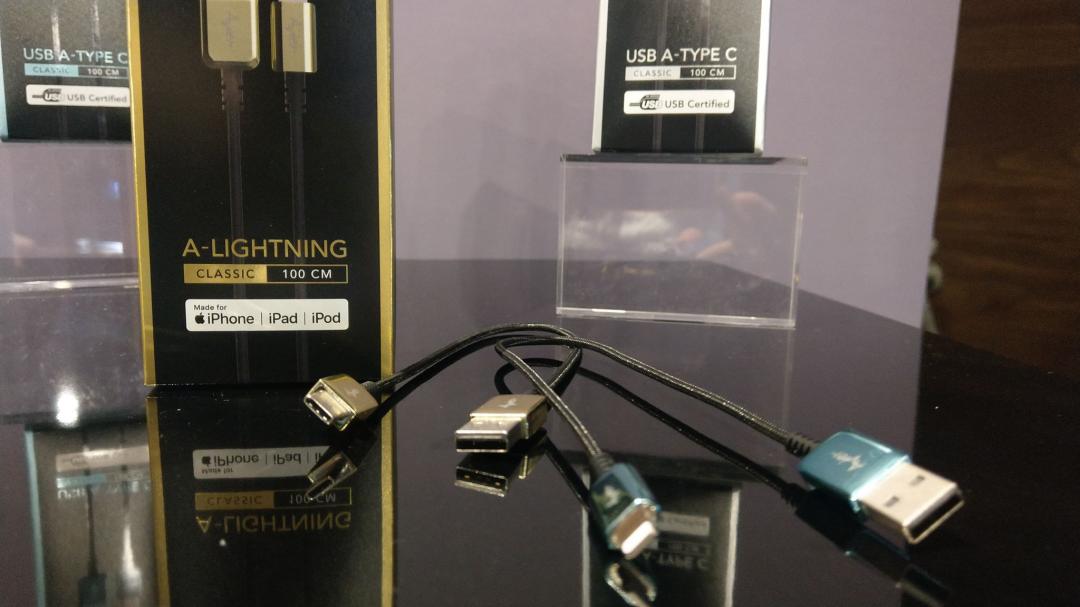 Classic 經典系列 USB 充電傳輸線(圖/記者劉惠琴攝)