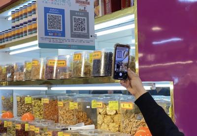 在台北逛市場也能刷 Apple Pay!QRcode 掃描免刷卡機 在台北逛市場也能刷 Apple Pay!QRcode 掃描免刷卡機