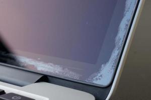 蘋果 MacBook 螢幕鍍膜有問題?2 代舊機不再提供免費維修 蘋果 MacBook 螢幕鍍膜有問題?2 代舊機不再提供免費維修