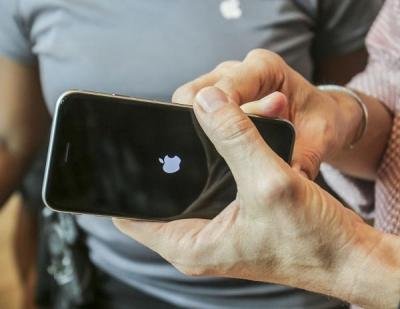 iPhone 壞了免跑一趟!蘋果推「到府現場」維修,但有這項限制... iPhone 壞了免跑一趟!蘋果推「到府現場」維修,但有這項限制...