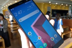鐵粉就是想換 HTC 手機?網友猛推 2 款舊旗艦 鐵粉就是想換 HTC 手機?網友猛推 2 款舊旗艦