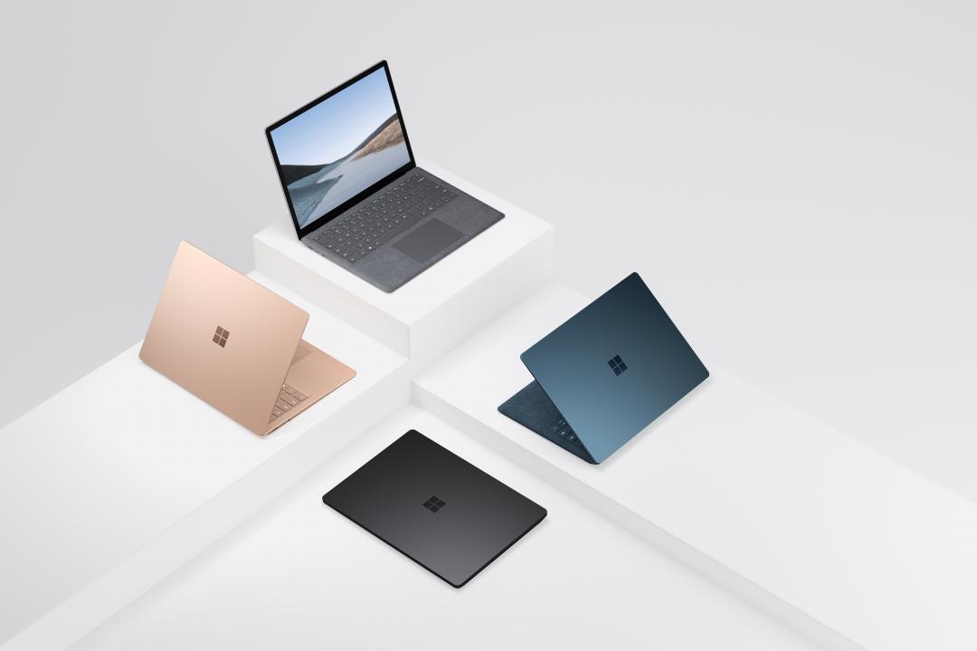 微軟新款Surface Laptop 3 筆電13.5吋版本,除了白金、鈷藍兩款經典色系加上代表性的Alcantara 材質,此次在台上市並率先推出砂岩金、墨黑兩款新色獨家搭配鋁製全金屬外殼,讓使用者可自由選擇喜愛的風格。(圖片提供/微軟)