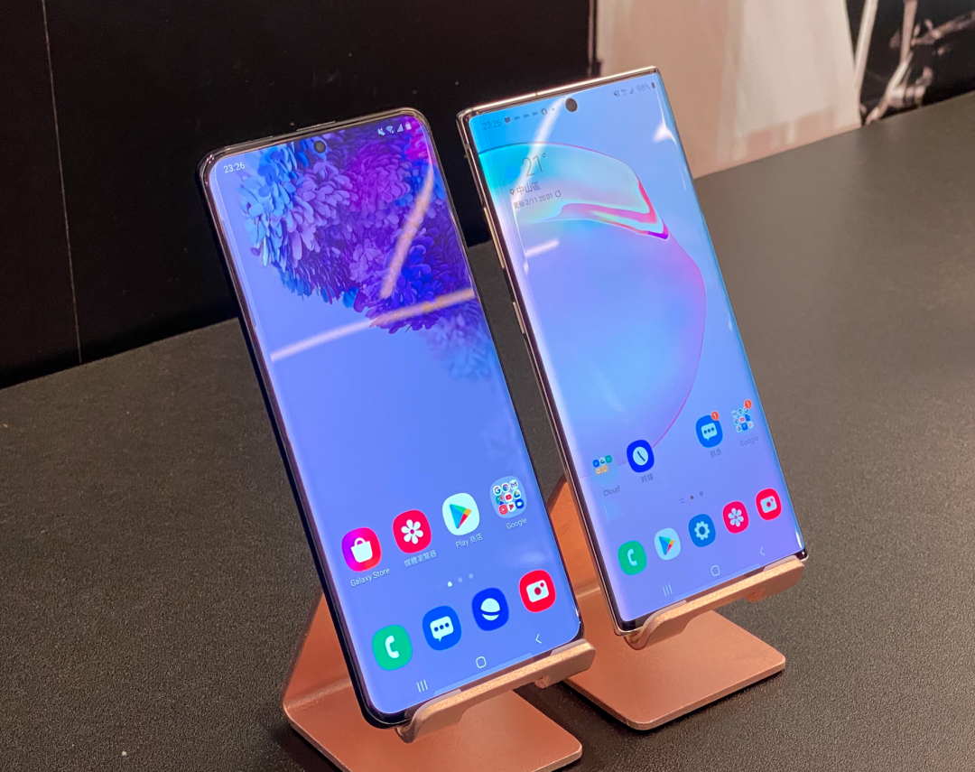 圖左為 Galaxy S20 Ultra，右為 Galaxy Note 10+。（圖／記者黃敬淳攝）