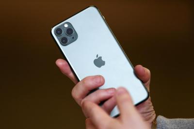 iPhone 手機出貨添隱憂!相機模組供應鏈廠員工確診產線停運 iPhone 手機出貨添隱憂!相機模組供應鏈廠員工確診產線停運