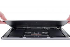 全新 MacBook Air 拆解報告出爐!維修評分微幅上升 全新 MacBook Air 拆解報告出爐!維修評分微幅上升