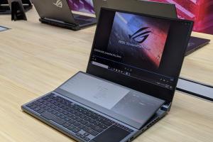 華碩 ROG 進化版「雙螢幕筆電」來了！搶先直擊 Zephyrus Duo 15