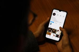 Instagram 推出武漢肺炎「專用功能」!開放商業帳號添加購物連結 Instagram 推出武漢肺炎「專用功能」!開放商業帳號添加購物連結