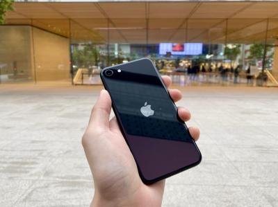 新 iPhone SE 開箱體驗:5 項優缺點值得果粉入手嗎? 新 iPhone SE 開箱體驗:5 項優缺點值得果粉入手嗎?
