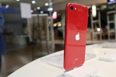 影/新 iPhone SE 三色實機直擊!外觀與 iPhone 8 有 2 點不一樣 影/新 iPhone SE 三色實機直擊!外觀與 iPhone 8 有 2 點不一樣