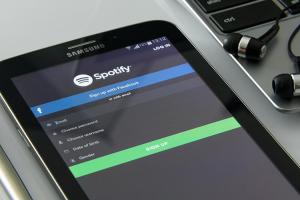 Spotify 也能看影片了!測試新功能和 YouTube 搶市場? Spotify 也能看影片了!測試新功能和 YouTube 搶市場?