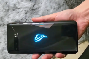 華碩「新旗艦」實機影片曝光！升級 3 鏡頭、機身造型吸睛