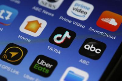 臉書、TikTok 被抓包!iOS 14 意外揪出會「偷看」用戶資訊的 App 臉書、TikTok 被抓包!iOS 14 意外揪出會「偷看」用戶資訊的 App