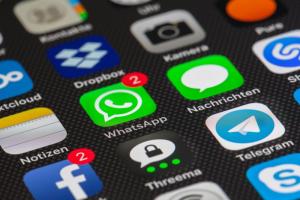 平台統一?傳 FB Messenger 將可與 WhatsApp 互傳訊息 平台統一?傳 FB Messenger 將可與 WhatsApp 互傳訊息