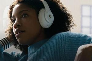 挑戰 Sony 耳機！蘋果全新頭戴式 AirPods 細節規格遭爆料