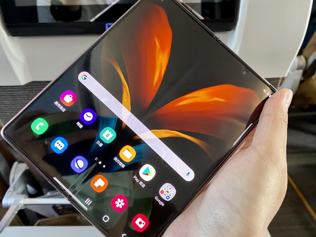 Galaxy Z Fold 2(圖/記者黃敬淳攝)