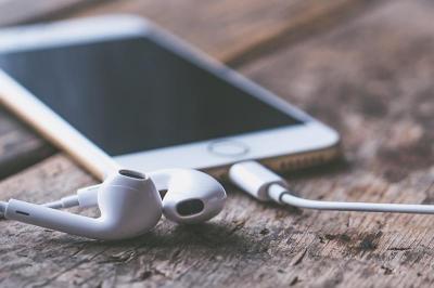 Mac 充電器和 iPhone、iPad 可共用嗎?外媒分析給答案 Mac 充電器和 iPhone、iPad 可共用嗎?外媒分析給答案