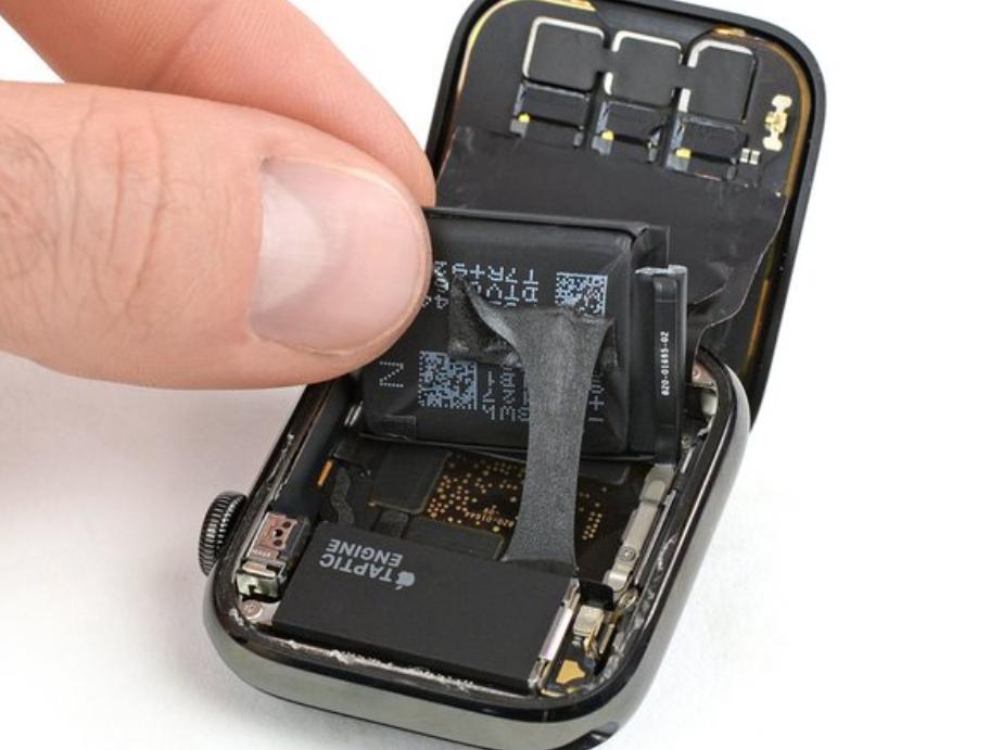 知名拆解團隊iFixit，公布第六代Apple Watch 6 拆解報告。（圖翻攝自iFixit）