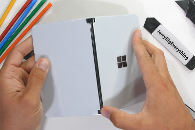 維修難度極高!微軟雙螢幕手機 Surface Duo 拆解報告出爐 維修難度極高!微軟雙螢幕手機 Surface Duo 拆解報告出爐