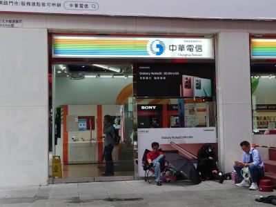 蘋果 iPhone 12、12 Pro 明日開賣!頭香民眾提早 7 天卡位 蘋果 iPhone 12、12 Pro 明日開賣!頭香民眾提早 7 天卡位