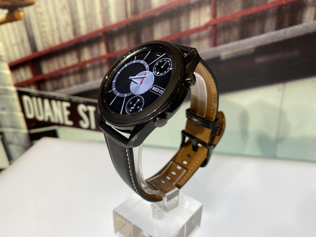 三星智慧手錶 Galaxy Watch 3 於今年8月登台開賣。(圖/記者黃敬淳攝)