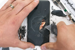 和 Google 說的不一樣?拆解報告稱 Pixel 5 並非「全金屬」機身 和 Google 說的不一樣?拆解報告稱 Pixel 5 並非「全金屬」機身