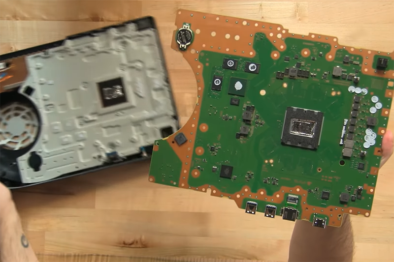 (圖片來源/擷取自 iFixit YouTube 頻道)
