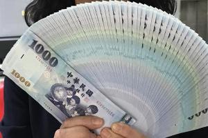 想當「超級果粉」要花多少錢？CNN：可以買一台 Tesla 還有找