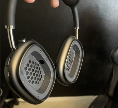 AirPods Max 遭爆有「水珠災情」!網酸:潮到出水了 AirPods Max 遭爆有「水珠災情」!網酸:潮到出水了