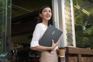 不到 1 公斤、17 小時續航!華碩推出 ZenBook 14 Ultralight 筆電 不到 1 公斤、17 小時續航!華碩推出 ZenBook 14 Ultralight 筆電