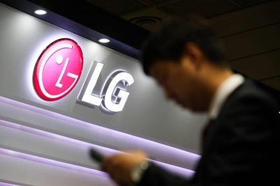比摺疊式螢幕手機還先進!外媒曝光LG 首款「伸縮」變形手機渲染圖 比摺疊式螢幕手機還先進!外媒曝光LG 首款「伸縮」變形手機渲染圖