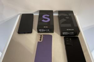 「充電頭」不再是盒裝標配！三星暗示平價手機跟進