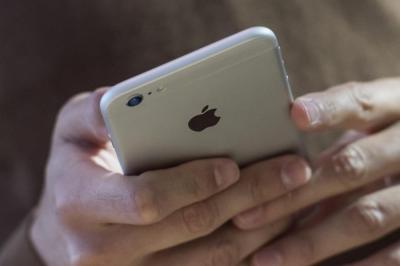 iPhone 拍攝性能大躍進?蘋果取得「閃光燈自動對焦」新專利 iPhone 拍攝性能大躍進?蘋果取得「閃光燈自動對焦」新專利
