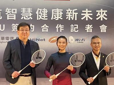 「健身魔鏡」把教練搬回家!中華電攜手喬山科技跨足數位運動市場 「健身魔鏡」把教練搬回家!中華電攜手喬山科技跨足數位運動市場