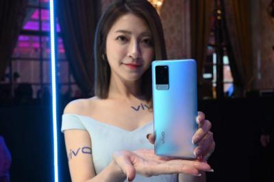 vivo 旗艦 X60、X60 Pro 登台!「微雲台 2.0」防震效果搶先看 vivo 旗艦 X60、X60 Pro 登台!「微雲台 2.0」防震效果搶先看