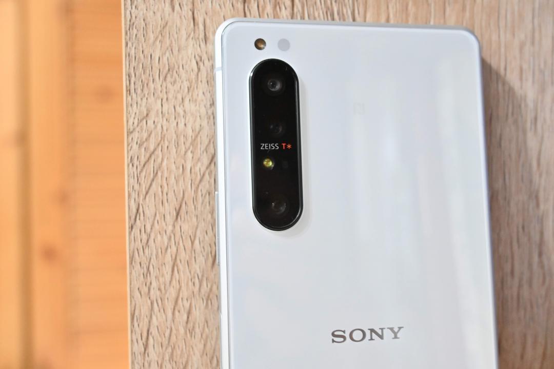 圖為SONY 去年發表的旗艦機款Xperia 1 II。(圖/記者黃肇祥攝)