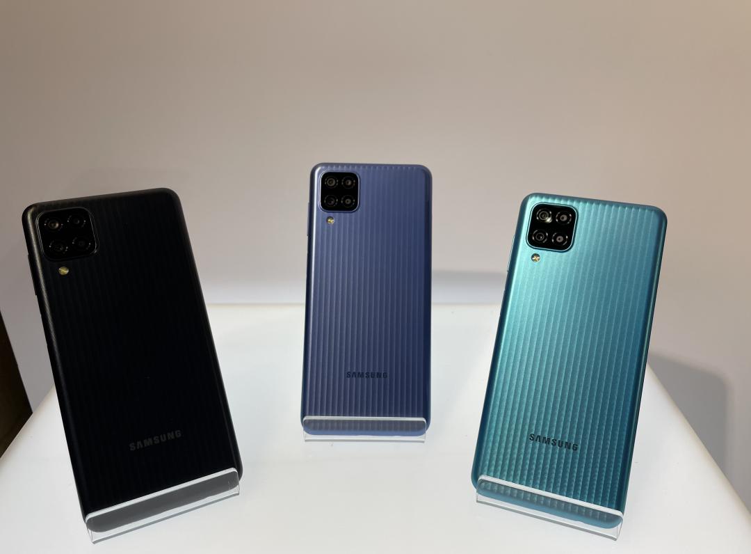 Galaxy M12 共有三種配色(圖/記者黃敬淳攝)