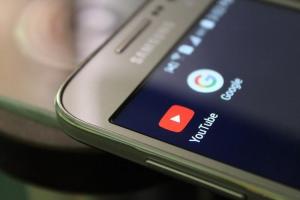 YouTube 互動有新招！Google 測試「時間軸留言」功能