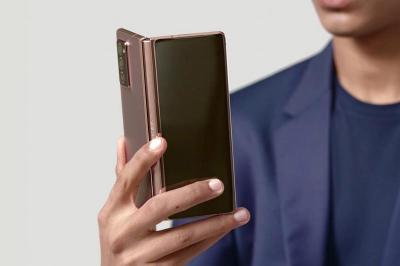 Galaxy Z Fold 3 宣傳影片流出!首搭 UDC 螢幕下相機技術 Galaxy Z Fold 3 宣傳影片流出!首搭 UDC 螢幕下相機技術