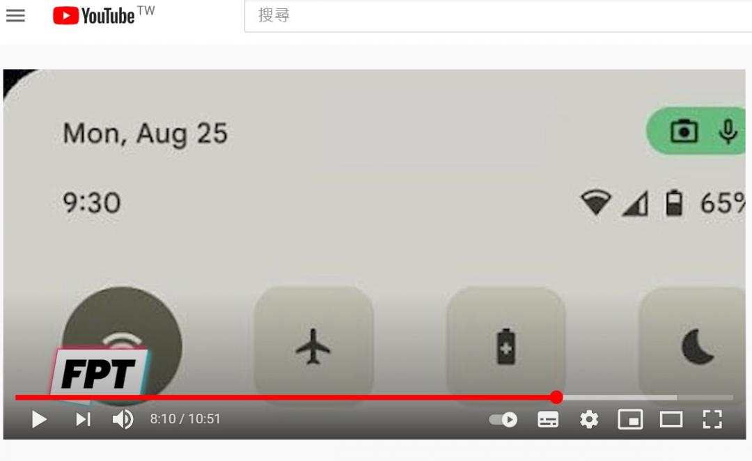 傳新版Android 12 有強化隱私保護的貼心設計，使用App時，螢幕右上角會顯示取用相機或麥克風的小圖。（圖翻攝YouTube頻道「FRONT PAGE TECH」）